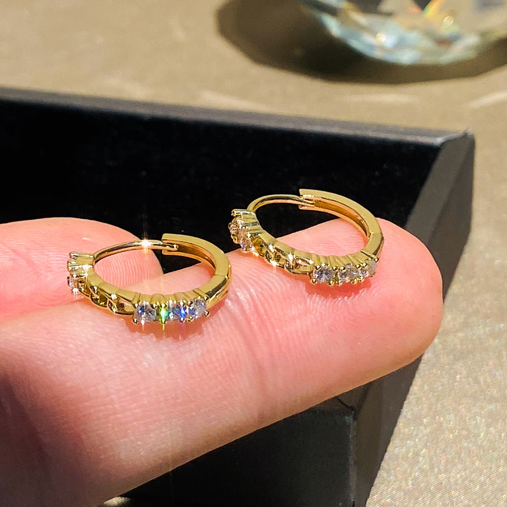 金色鋯石波浪鑲鑽耳扣－商品主圖｜https://igowo.tw/
