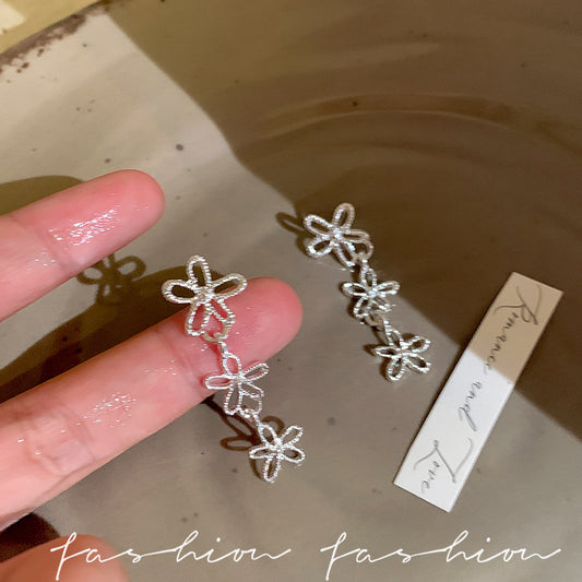 花朵鏤空耳環－商品主圖｜https://igowo.tw/