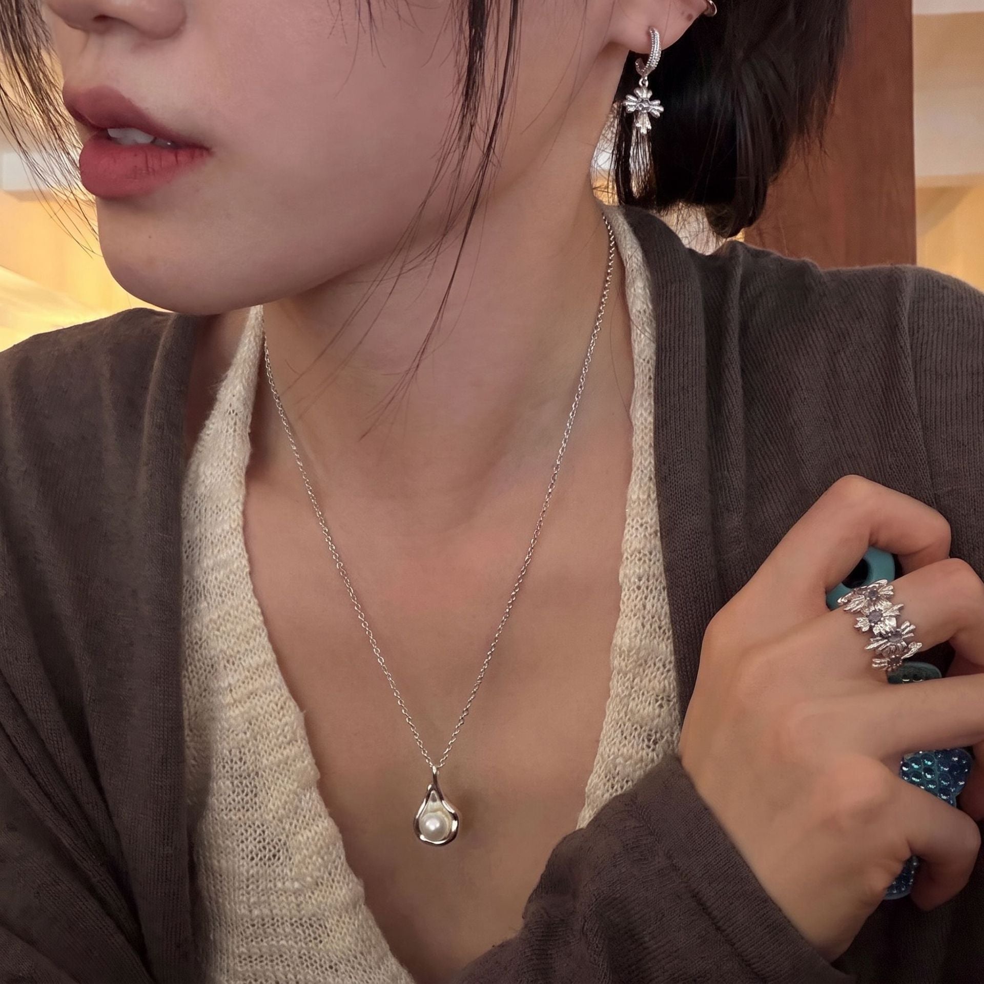 珍珠貝殼水滴墜飾項鍊－商品主圖｜https://igowo.tw/