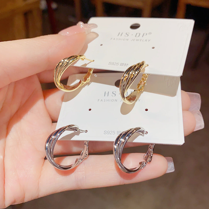 金屬圓圈簡約耳環－第二視角實拍｜https://igowo.tw/