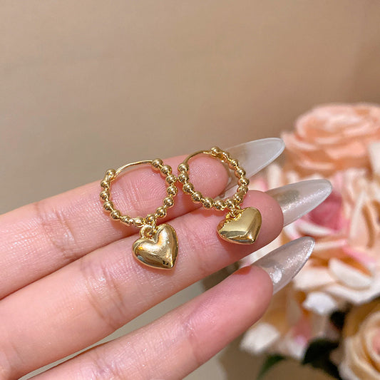 金色愛心簡約耳扣－商品主圖｜https://igowo.tw/