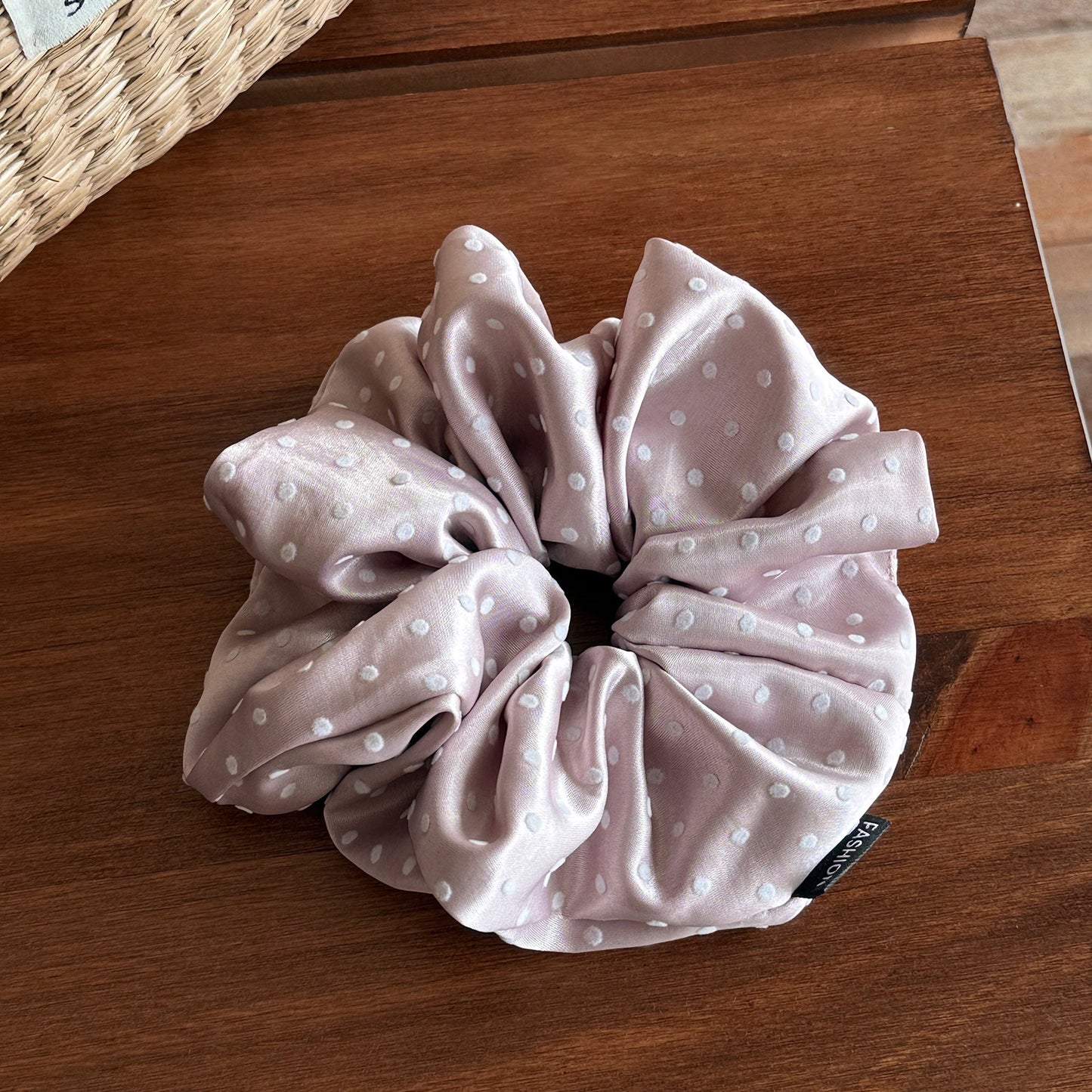 絨面波點大腸圈髮圈－粉色款細節｜https://igowo.tw/