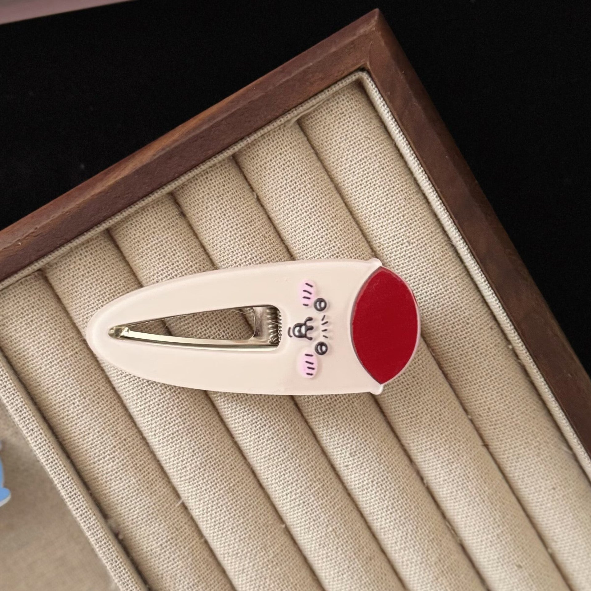壓克力小熊水滴髮夾－粉色髮夾款細節1｜https://igowo.tw/