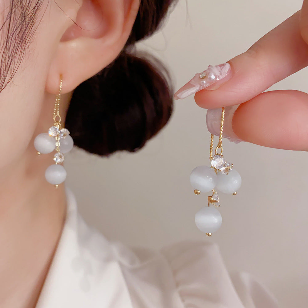 鋯石葡萄簡約耳鉤－商品主圖｜https://igowo.tw/