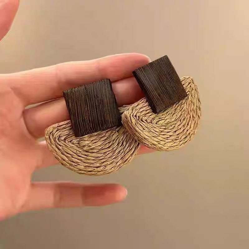 編織樹脂圓形垂墜耳環－細節特寫13｜https://igowo.tw/