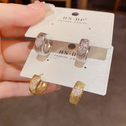 金屬愛心鑲鑽復古耳扣－商品主圖｜https://igowo.tw/