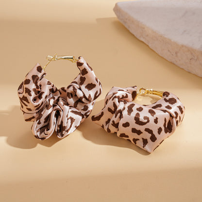 棕色豹紋圓形復古耳環－細節特寫31｜https://igowo.tw/