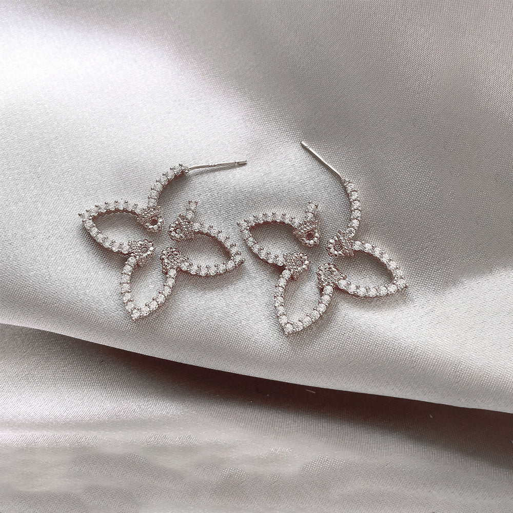 鋯石幸運草簡約耳釘－細節特寫16｜https://igowo.tw/
