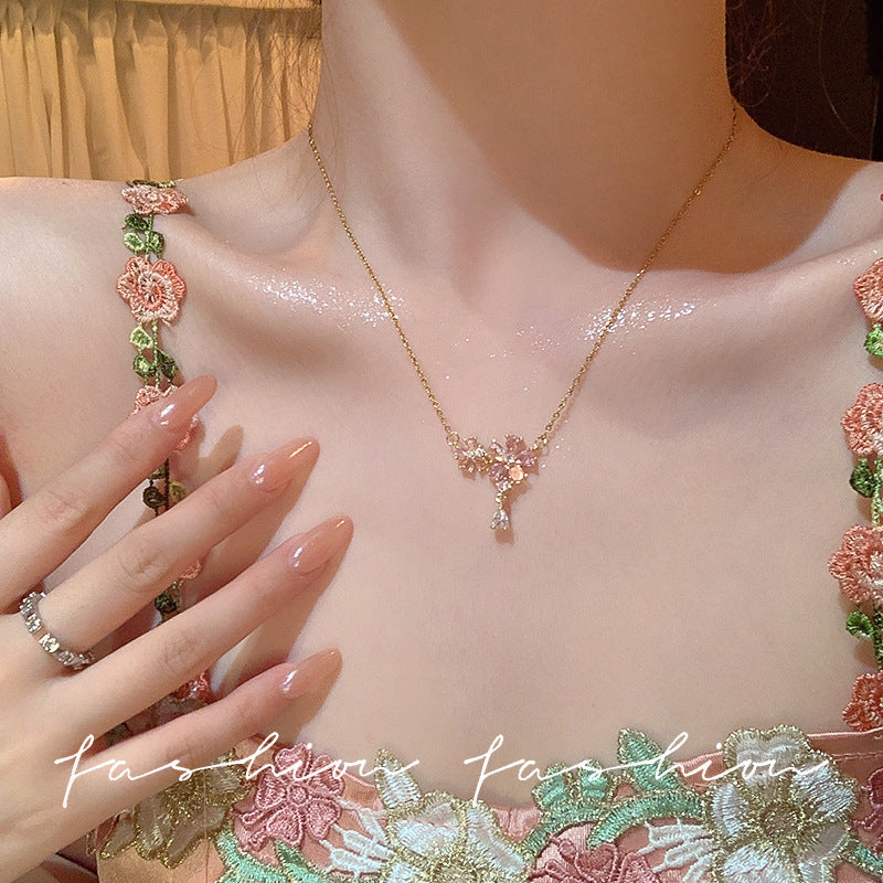 鋯石鈦鋼花朵項鍊－商品主圖｜https://igowo.tw/