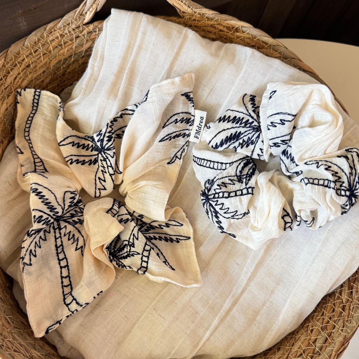 彈力繩大腸圈刺繡髮圈－椰子樹-方圈款實拍｜https://igowo.tw/