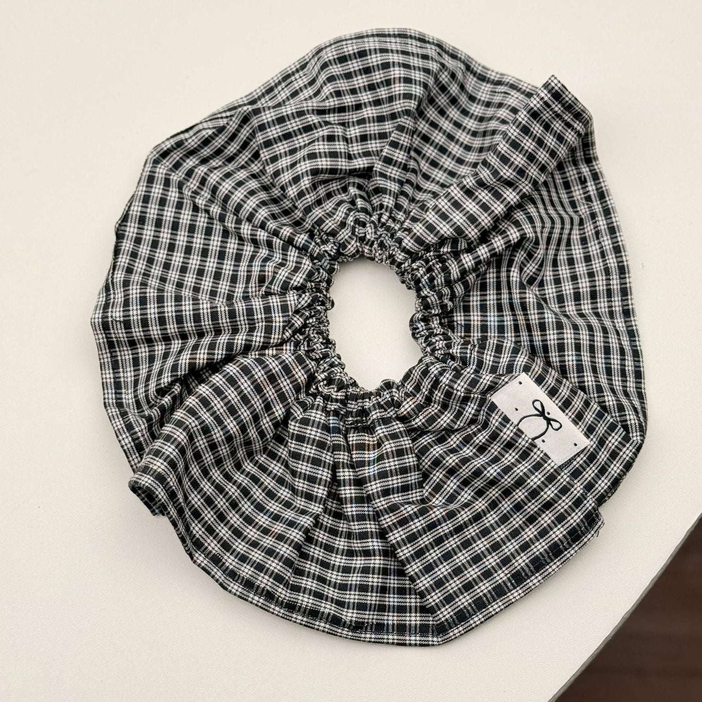 布面蝴蝶結復古髮圈－紅色愛心髮箍款細節｜https://igowo.tw/