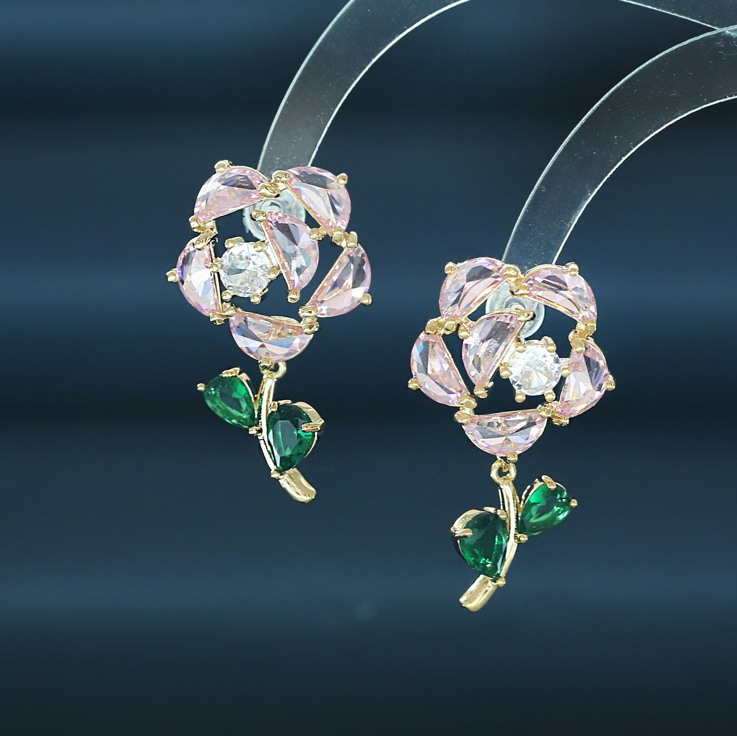 S925鋯石花朵耳環－商品主圖｜https://igowo.tw/