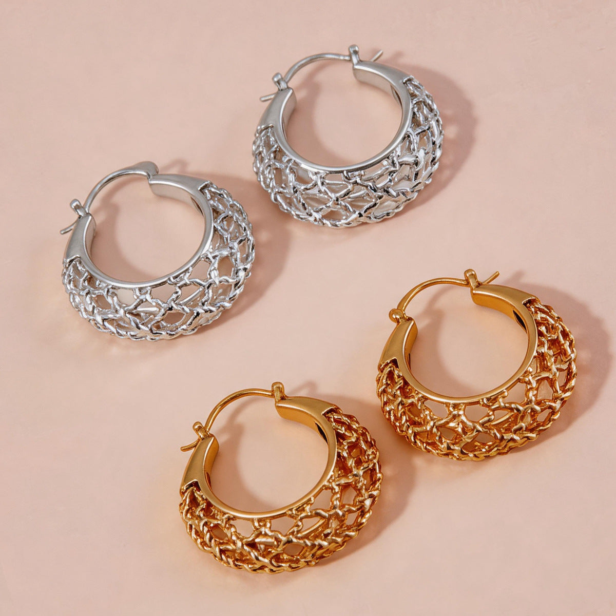 圓形鏤空簡約耳扣－耳扣-銀色款實拍｜https://igowo.tw/
