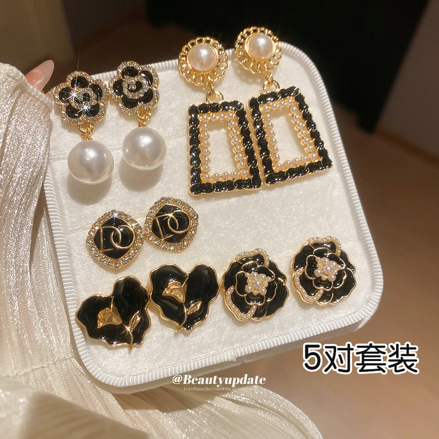 琺瑯花朵鑲鑽耳釘套組－商品主圖｜https://igowo.tw/