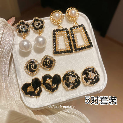 琺瑯花朵鑲鑽耳釘套組－商品主圖｜https://igowo.tw/