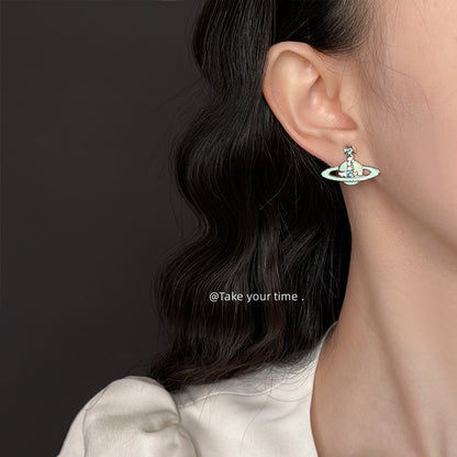海藍寶花朵簡約耳環－液態琺瑯蝴蝶款細節｜https://igowo.tw/