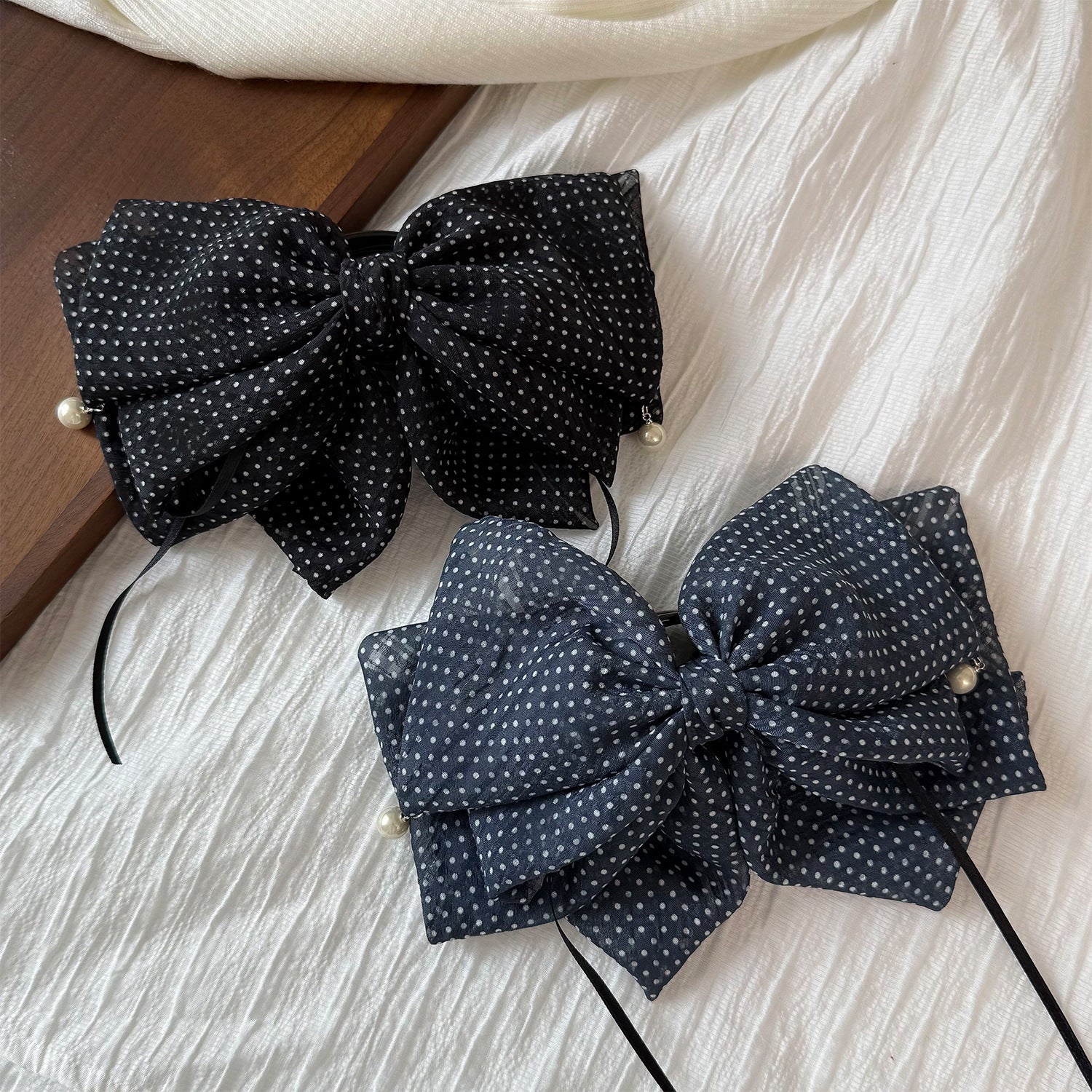 波點蝴蝶結髮夾－藏青波點馬尾夾款實拍｜https://igowo.tw/