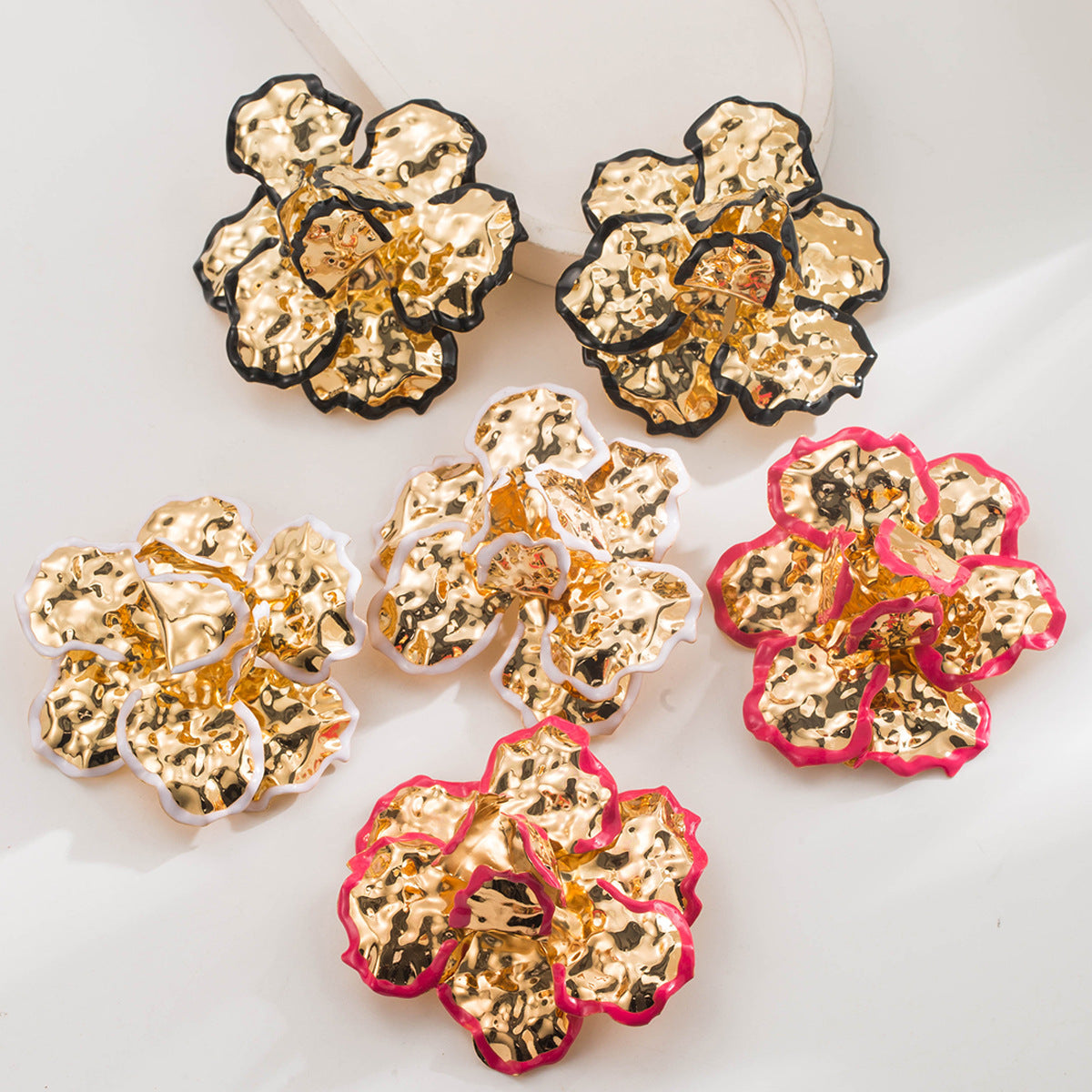 琺瑯金屬花朵立體耳環－商品主圖｜https://igowo.tw/