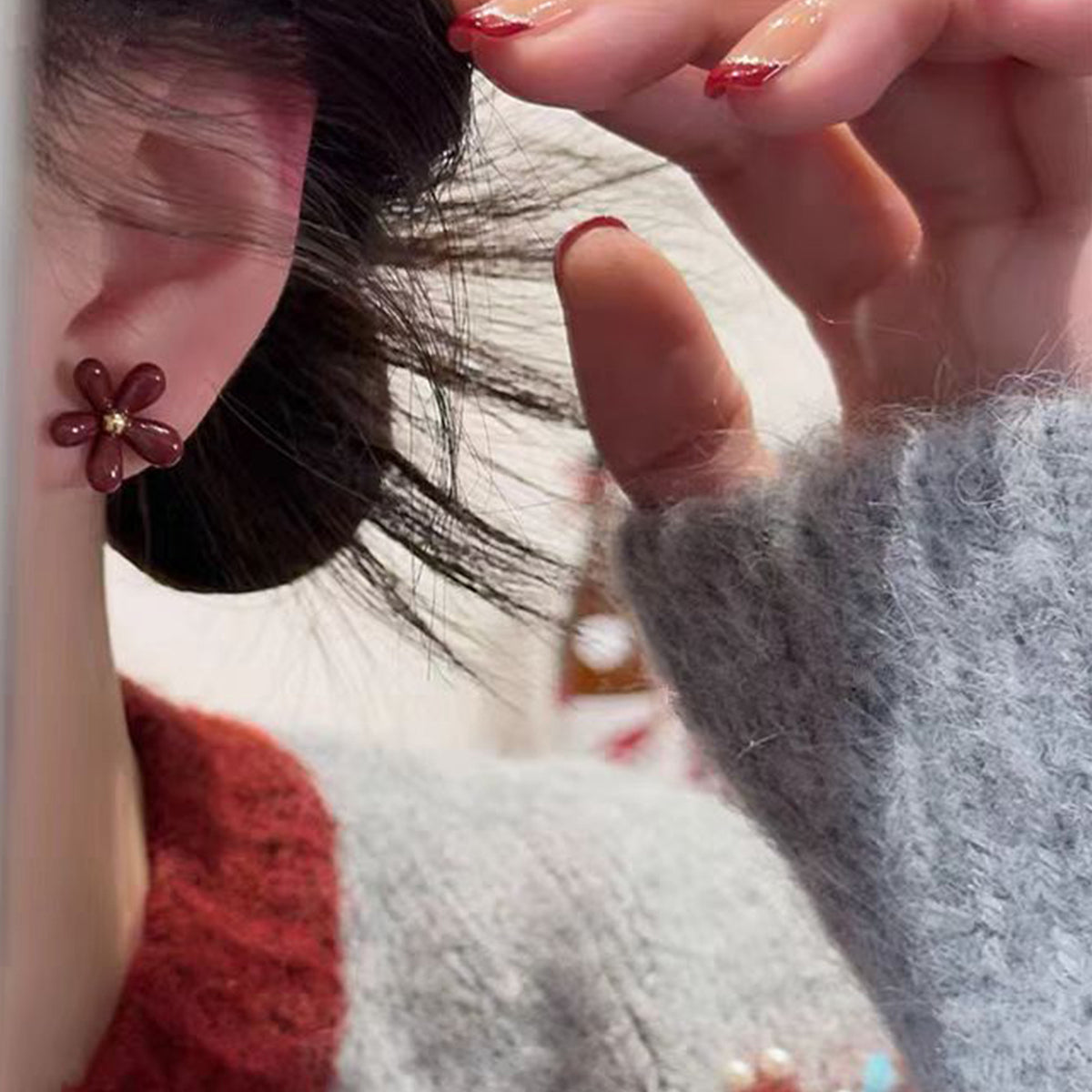 紅色花朵復古小巧耳釘－商品主圖｜https://igowo.tw/