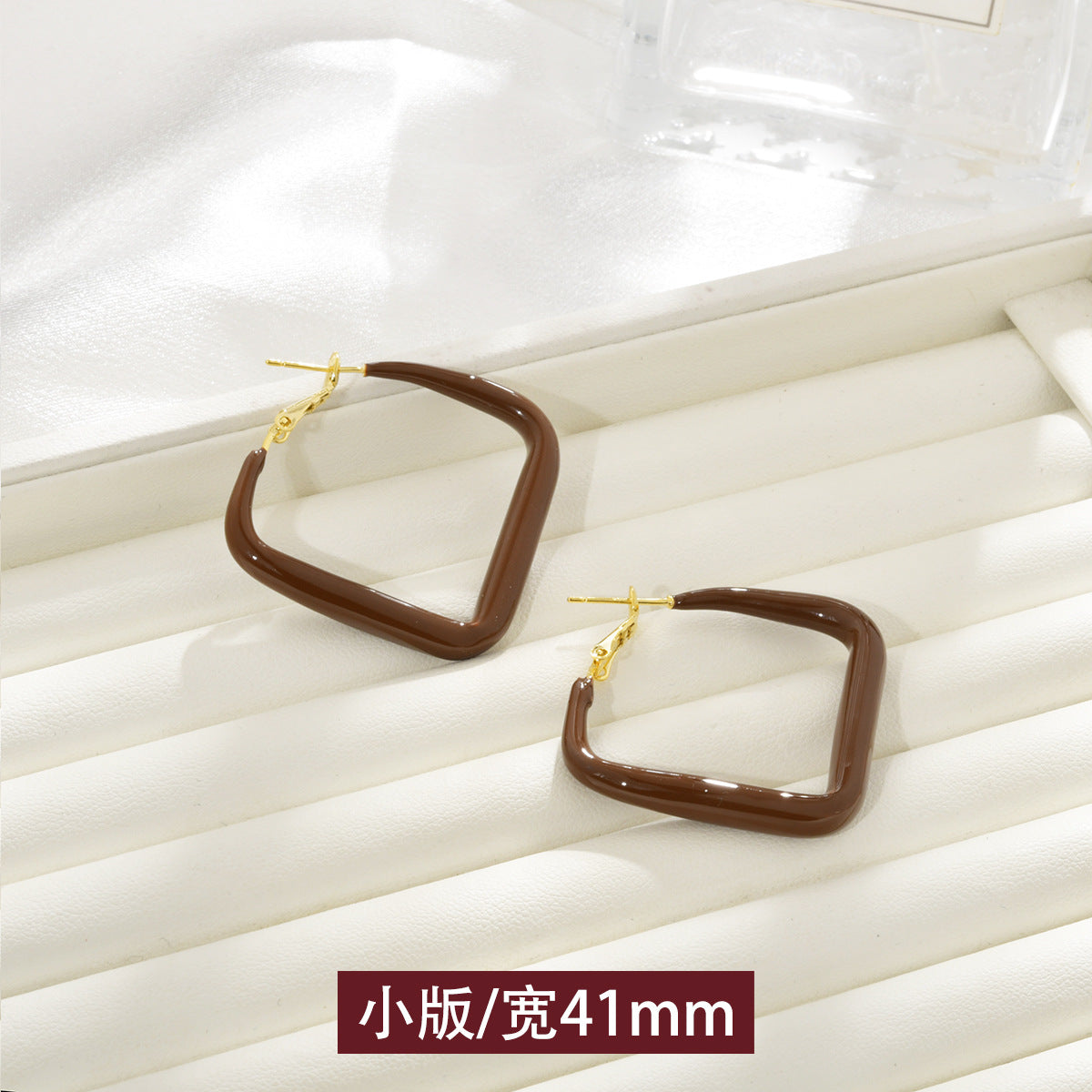 復古紅圓圈誇張耳環－細節特寫6｜https://igowo.tw/