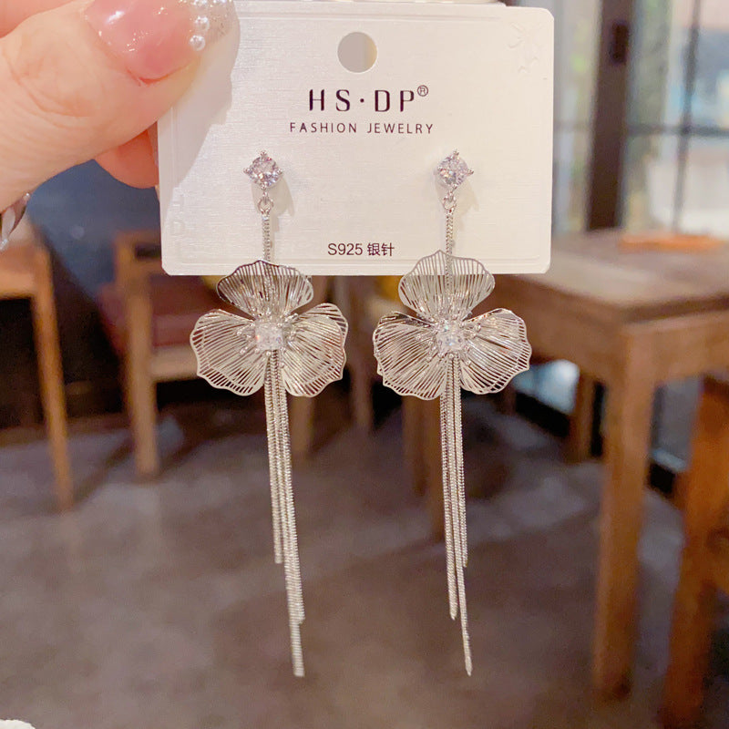 金屬花朵流蘇鏤空耳墜－第二視角實拍｜https://igowo.tw/