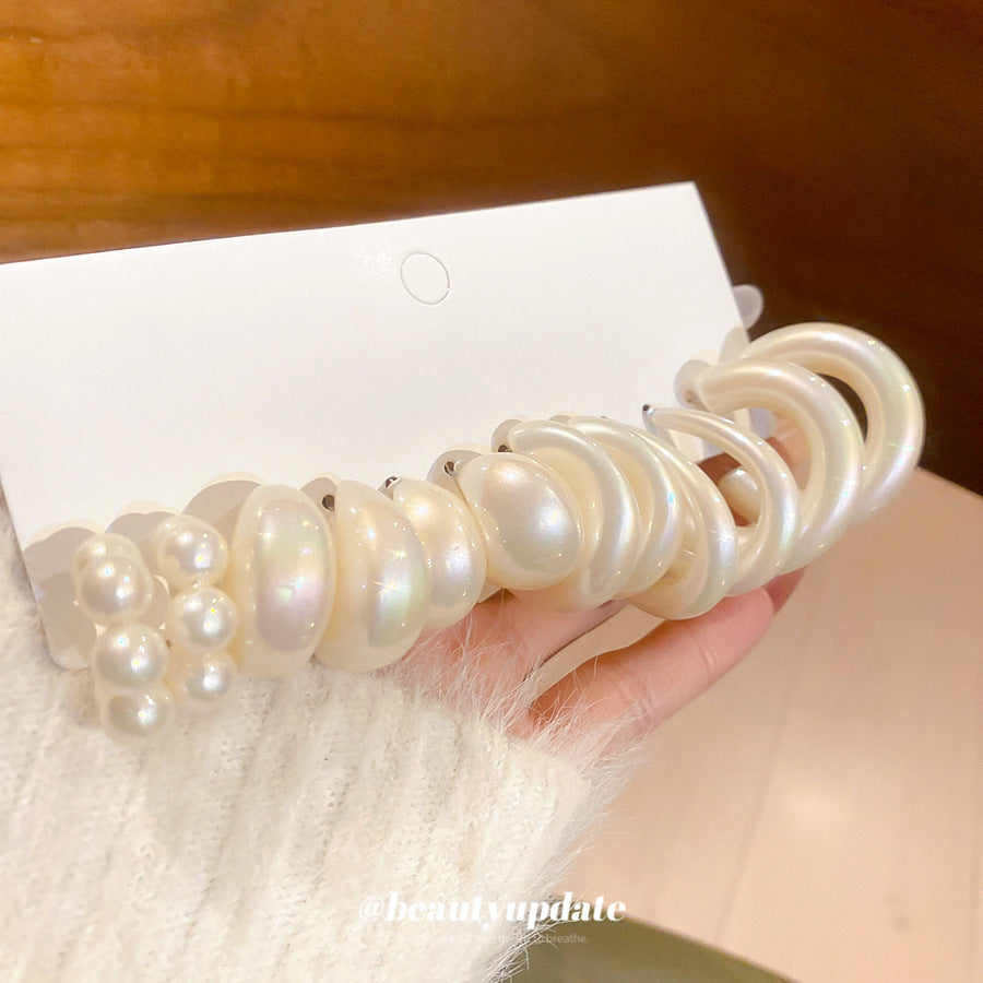 珍珠銀針花朵鑲鑽耳釘－細節特寫47｜https://igowo.tw/