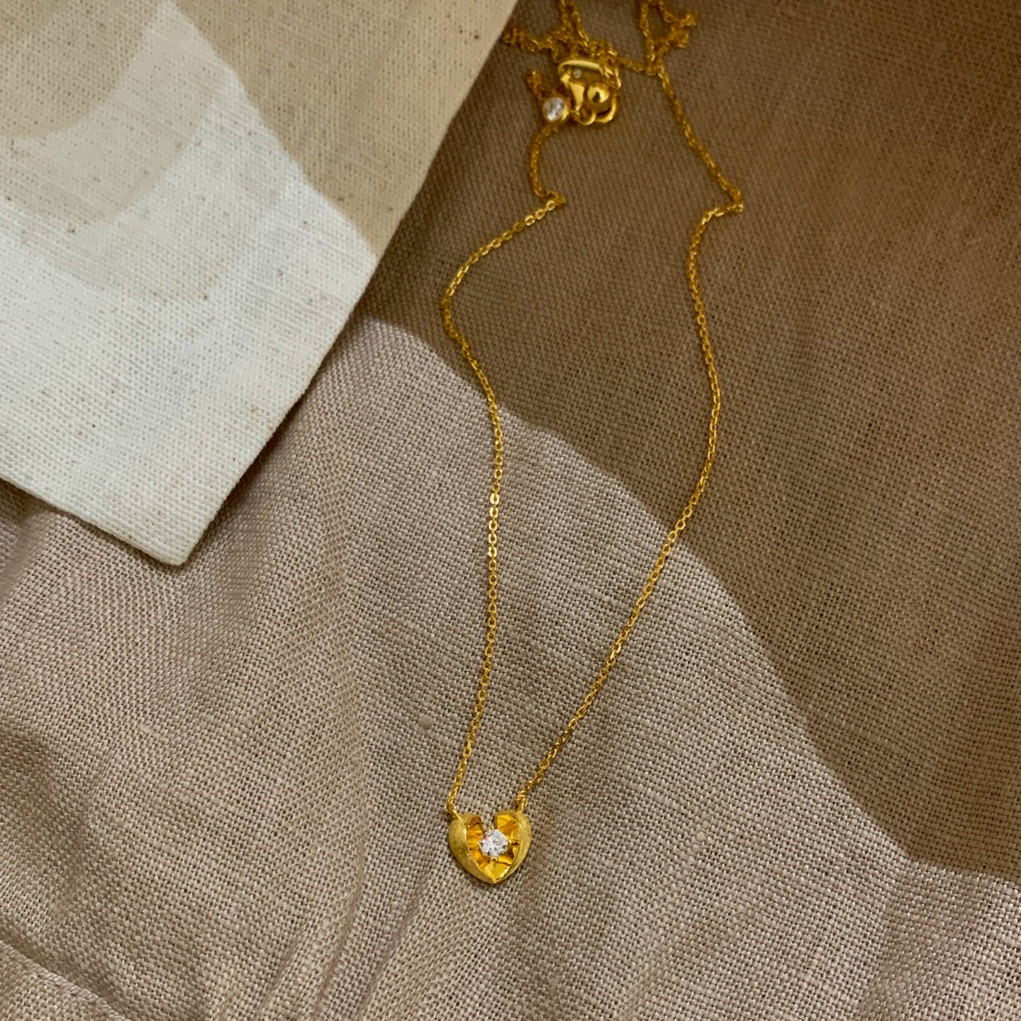 金色愛心拉絲復古項鍊