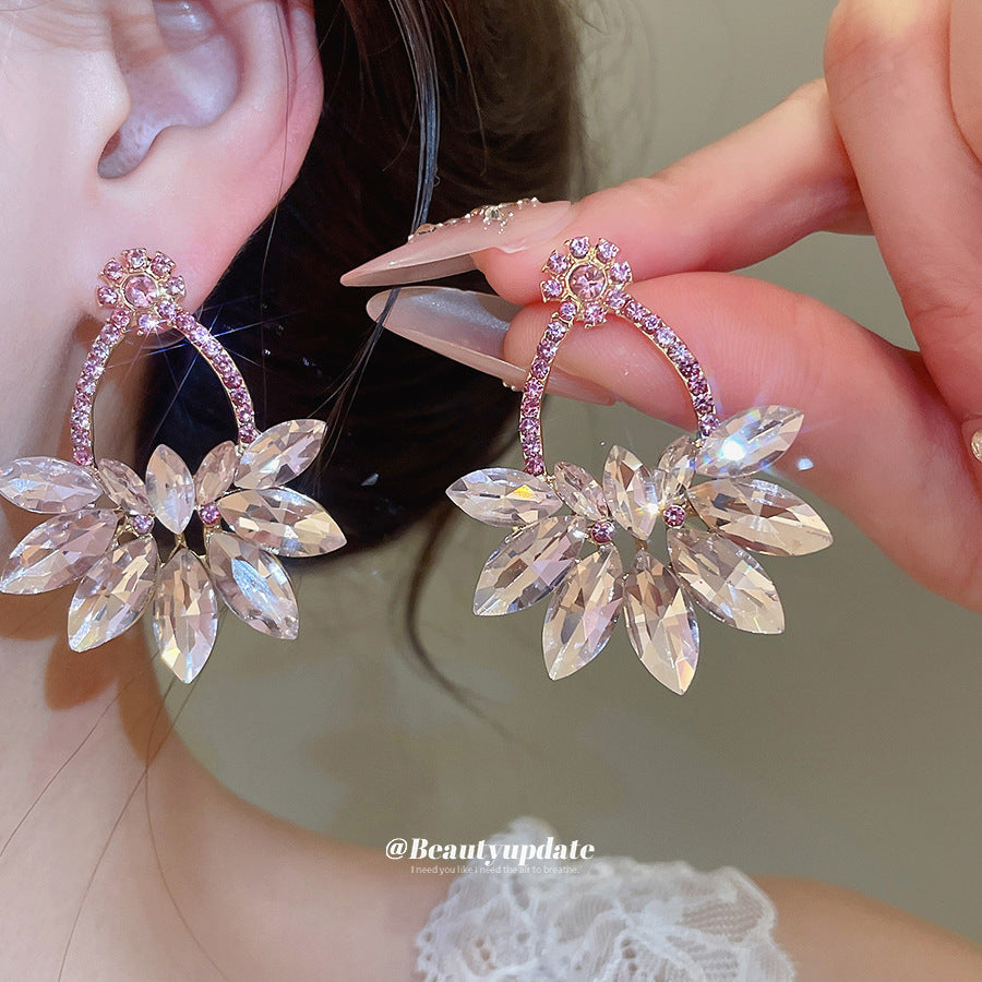 銀針扇形花朵鏤空耳釘－銀針-藍色款細節｜https://igowo.tw/