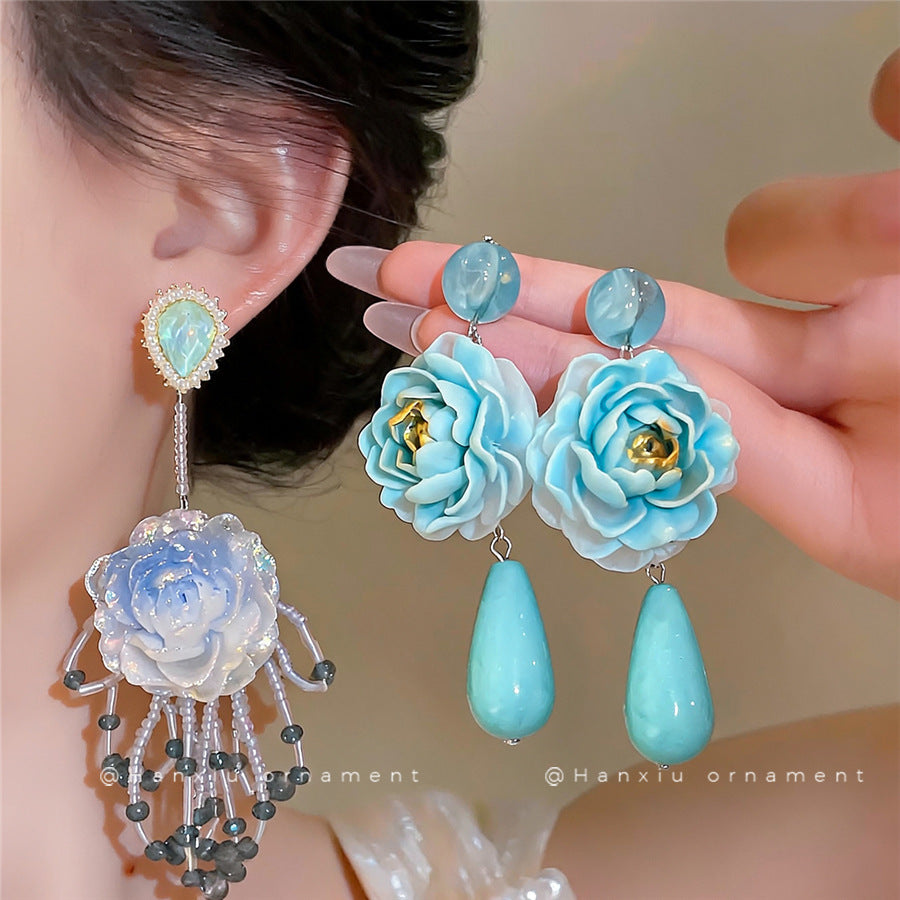 樹脂花朵水滴垂墜耳釘－商品主圖｜https://igowo.tw/