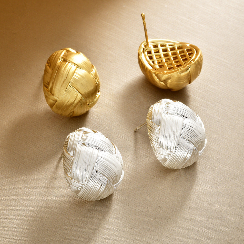 金色水滴拉絲編織耳釘－商品主圖｜https://igowo.tw/