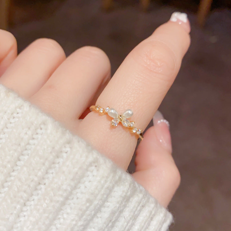 珍珠蝴蝶鑲鑽戒指－商品主圖｜https://igowo.tw/