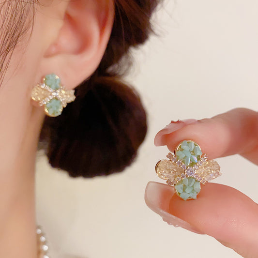 S925水晶花朵簡約耳釘－商品主圖｜https://igowo.tw/