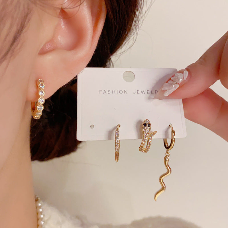 鋯石蛇形微鑲耳扣套組－商品主圖｜https://igowo.tw/