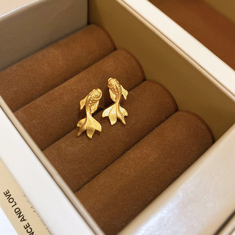 珍珠銀針花朵鑲鑽耳環－細節特寫60｜https://igowo.tw/