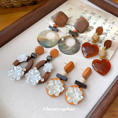 棕色花朵垂墜復古耳環－3#銀針-咖色款細節1｜https://igowo.tw/