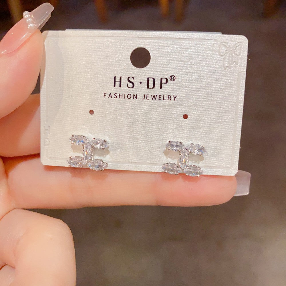 小巧簡約耳釘－細節特寫12｜https://igowo.tw/