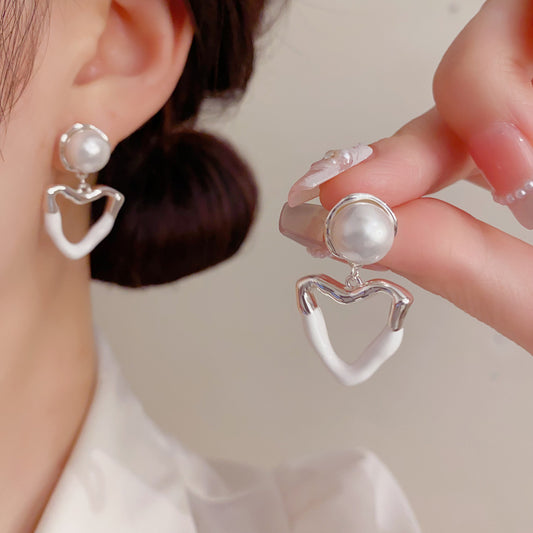 珍珠琺瑯愛心耳墜－商品主圖｜https://igowo.tw/