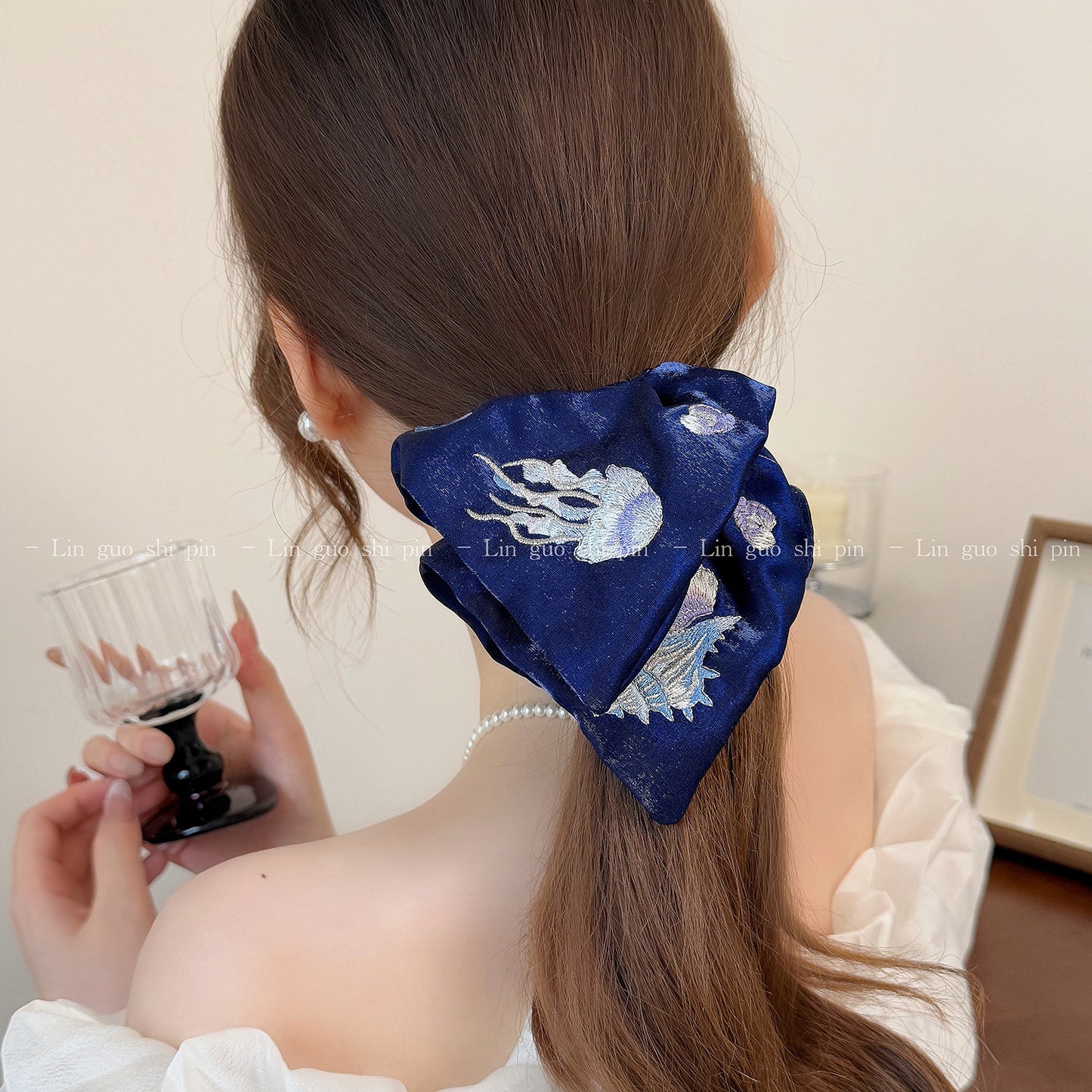 彈力繩大腸圈刺繡髮圈－藏青腸圈款細節｜https://igowo.tw/