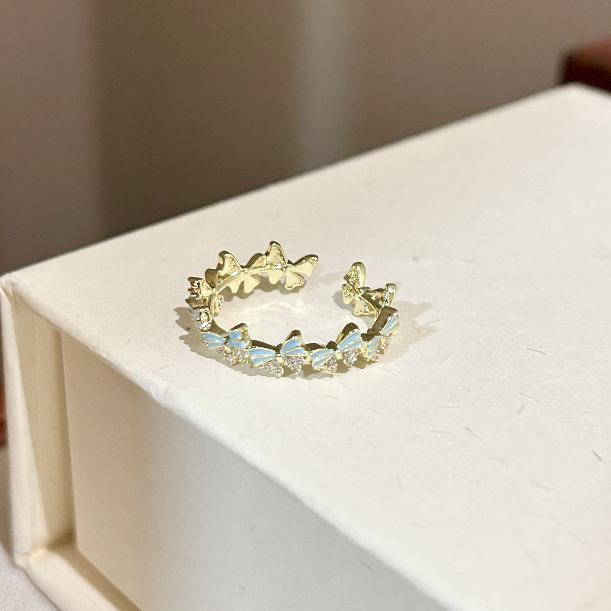 彩色琺瑯蝴蝶戒指－細節特寫5｜https://igowo.tw/