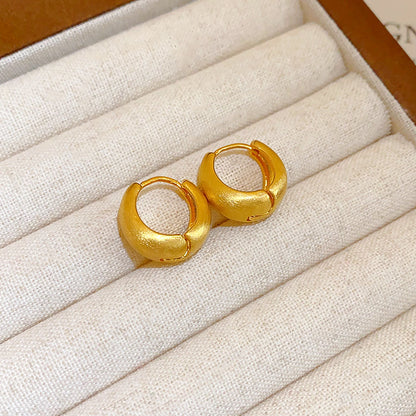棕色銀針豹紋復古耳釘－細節特寫9｜https://igowo.tw/