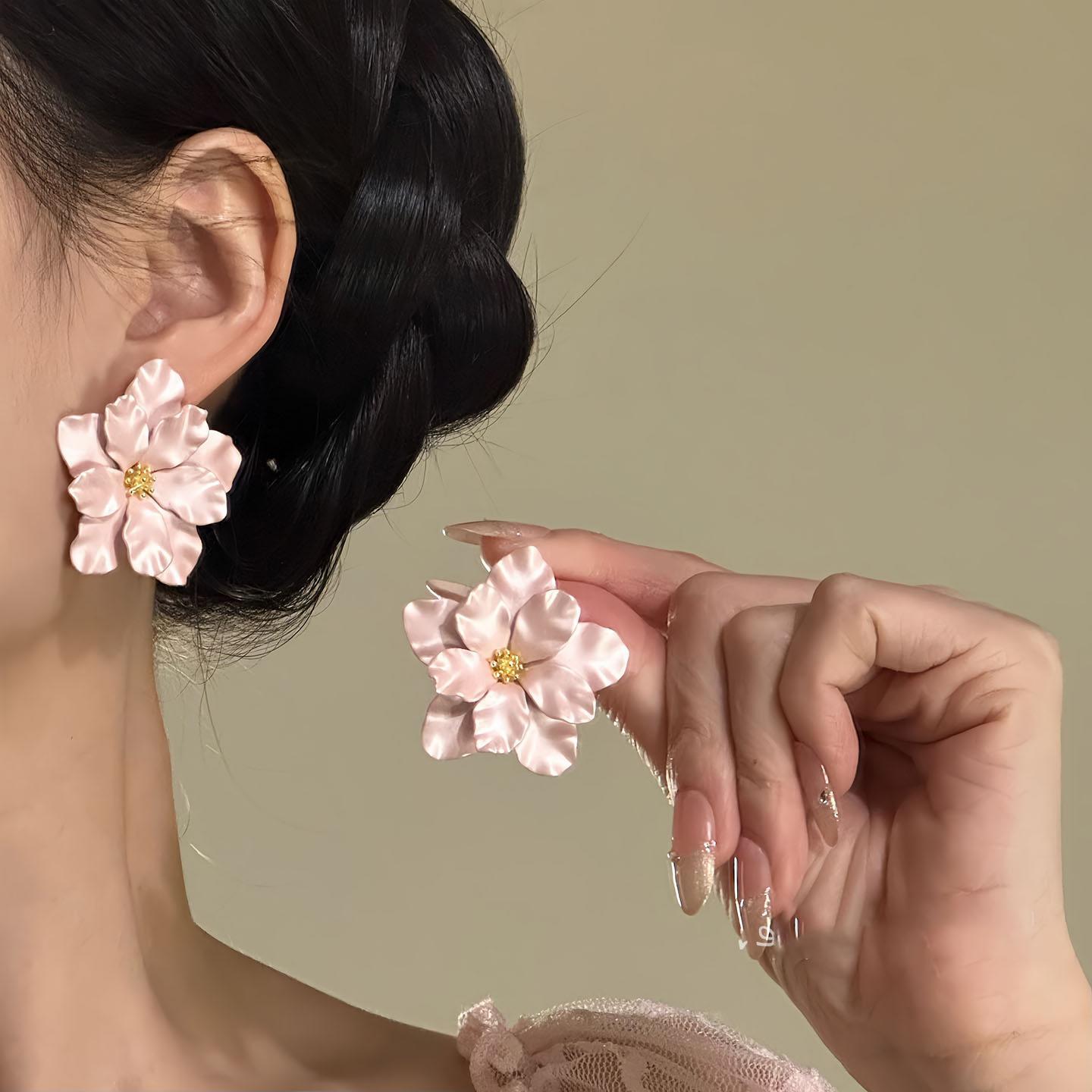 粉色銀針花朵耳釘－銀針-金色-藍色款實拍｜https://igowo.tw/
