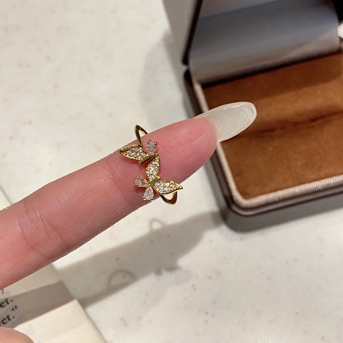 蝴蝶樹葉鑲鑽簡約戒指