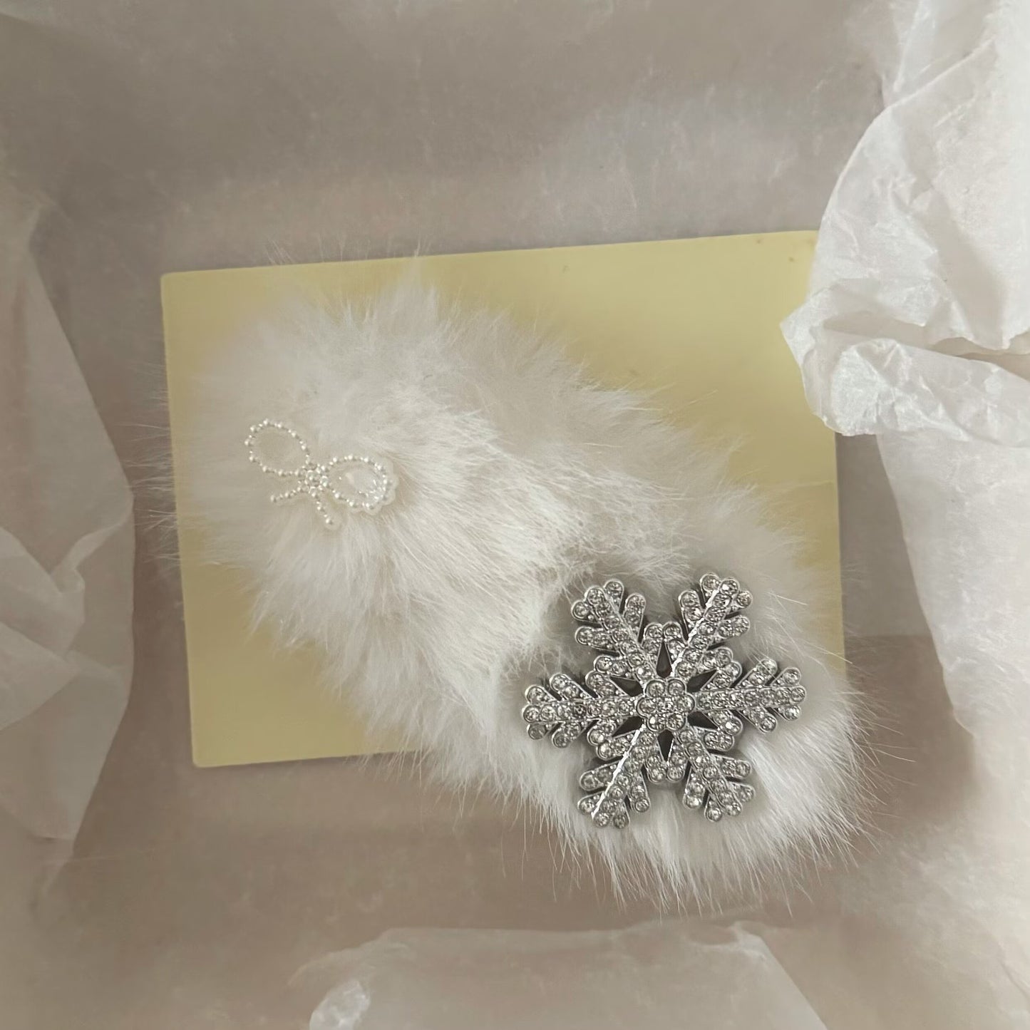 銀色絨面雪花領結髮夾