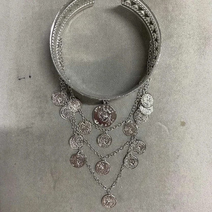 歐美金屬風圓形人像吊墜手臂臂環2026新款高級感手鐲獨特氣質手飾
