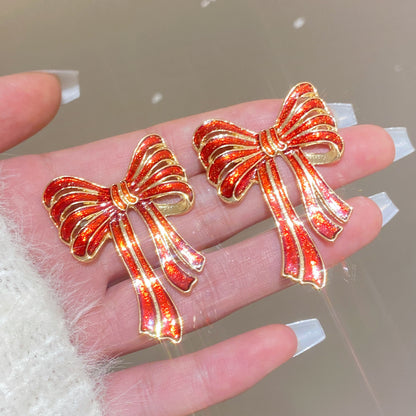 紅色金屬蝴蝶結耳環－細節特寫1｜https://igowo.tw/