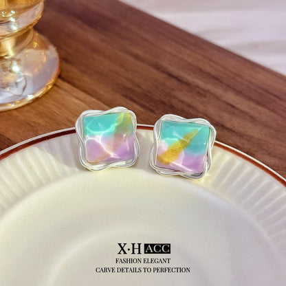 紫色珍珠花朵鑲鑽耳釘－細節特寫41｜https://igowo.tw/