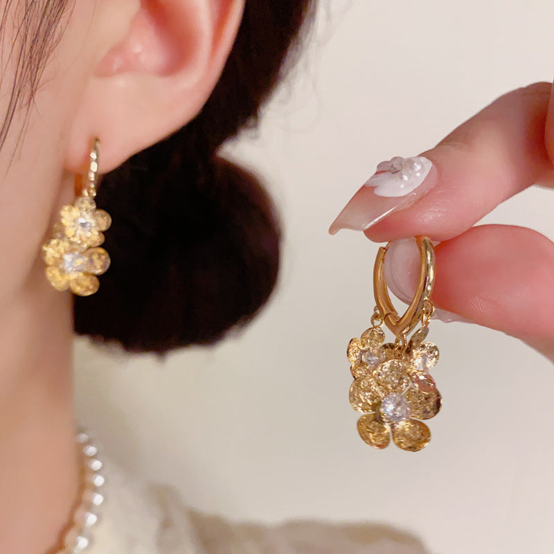 金屬花朵流蘇簡約耳扣－商品主圖｜https://igowo.tw/