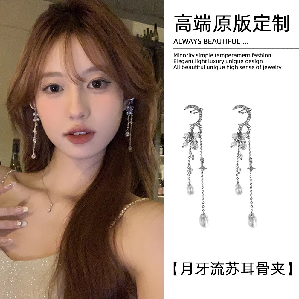 月亮流蘇鑲鑽耳骨夾－商品主圖｜https://igowo.tw/