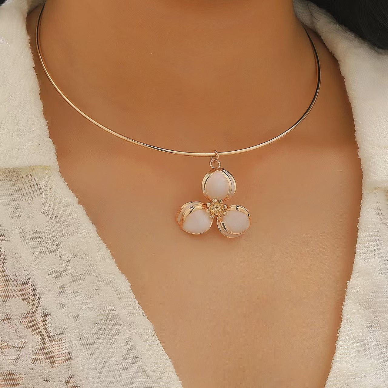 彩色琺瑯花朵雙層耳釘－細節特寫7｜https://igowo.tw/