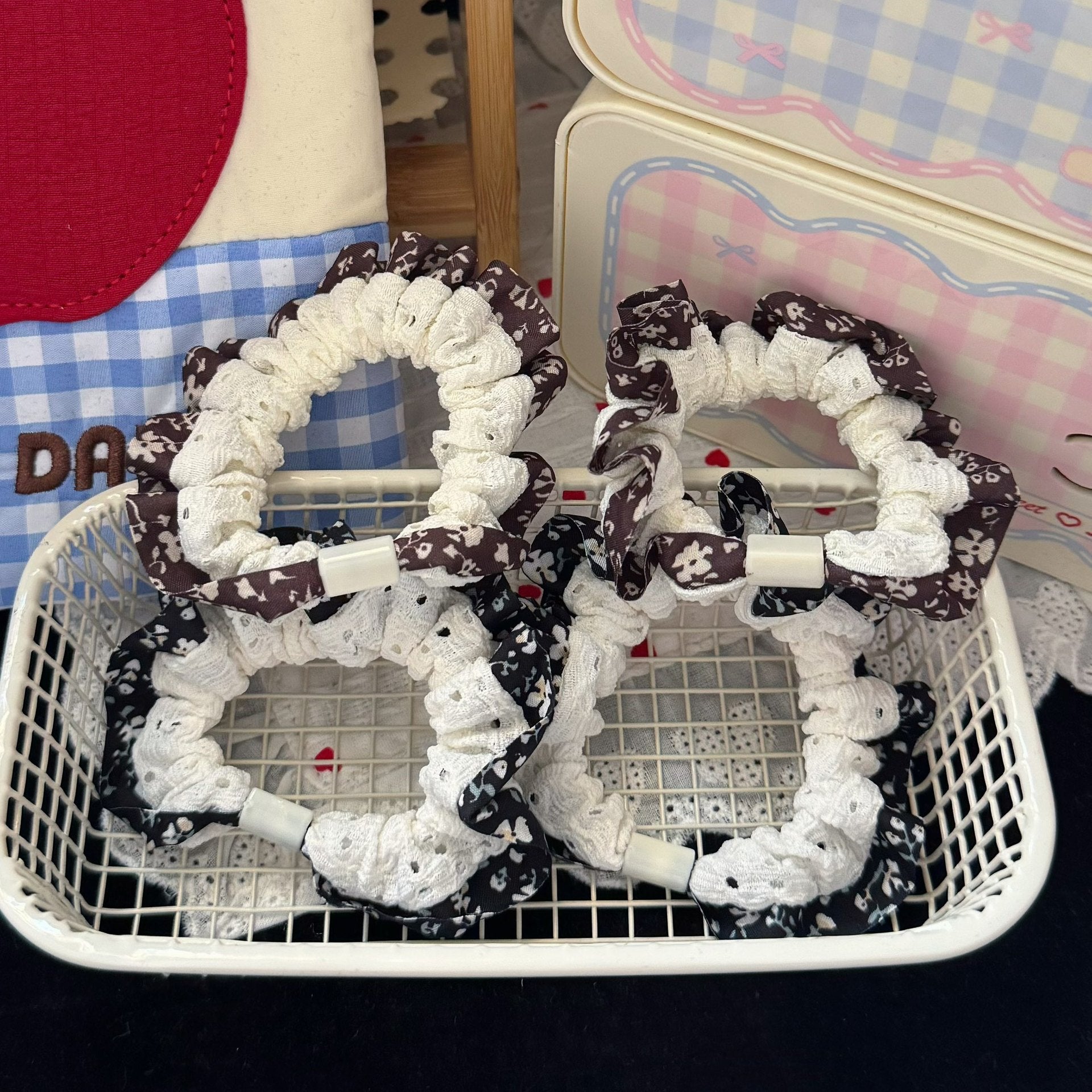 棕色碎花簡約髮圈－咖色碎花小腸髮圈款實拍｜https://igowo.tw/